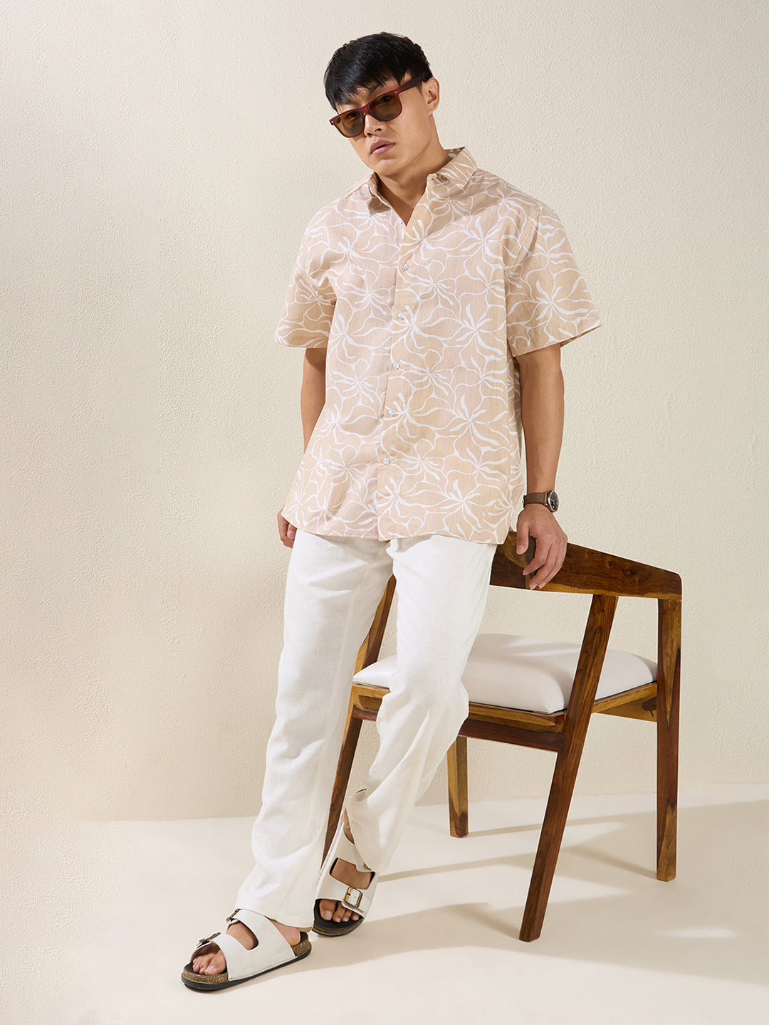 Relaxed Fit Linen Shirt in Beige Floral Print