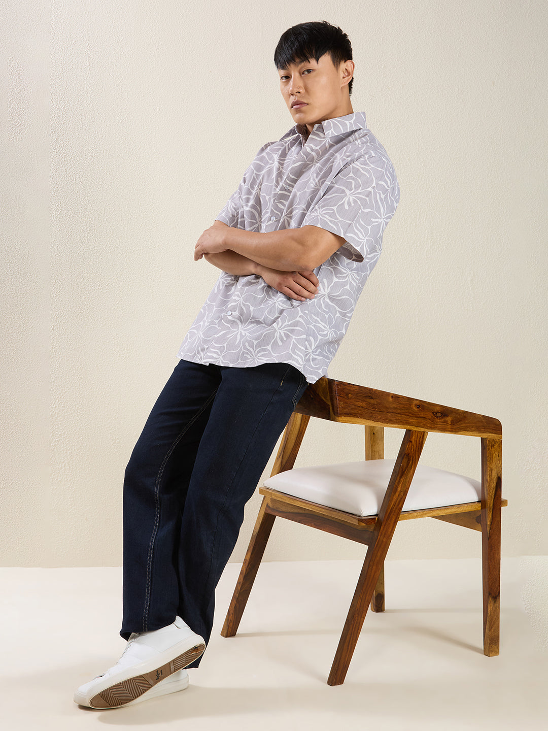 Relaxed Fit Linen Shirt in Grey Floral Print